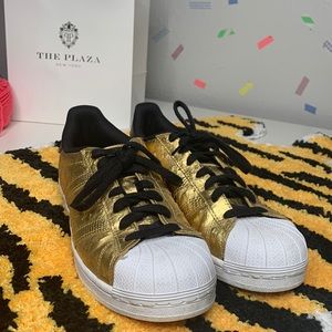 Adidas - Mens gold metallic ostrich shell tip toe shoes